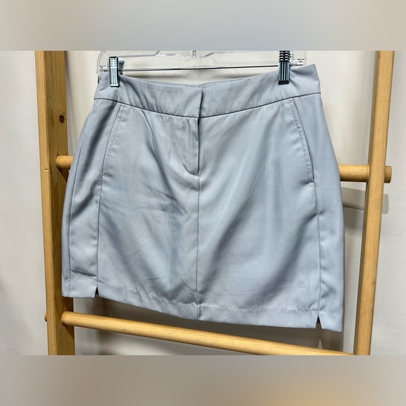 IZOD GOLF Light gray Women’s Golf/Pickleball skort, size 4. - Picture 3 of 10